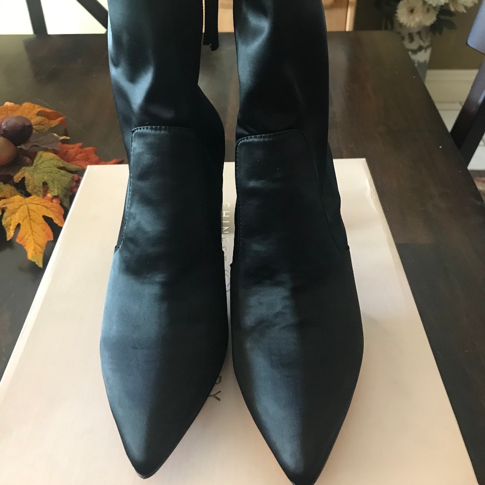 Chinese Laundry  Raine